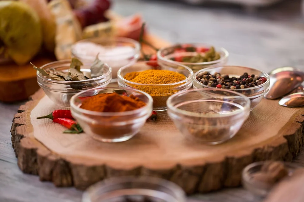 ادویه خوب را چطور تشخیص دهیم؟ راهنمای انتخاب و نگهداری ادویه تازه
